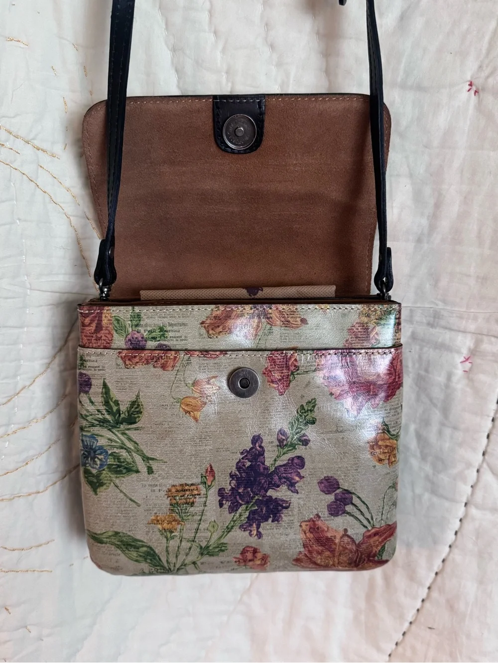 Patricia Nash Crossbody Bag in Parisian Newspaper Print - Picture 5 of 7